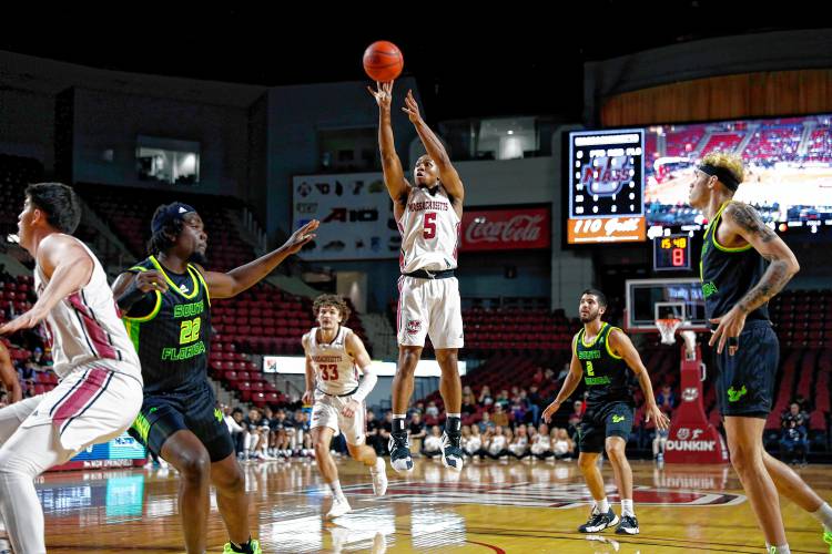 Keon Thompson (5) and the UMass men’s basketball team picked up a 69-57 win over George Washington on Tuesday night. Keon Thompson (5) and the UMass men’s basketball team picked up a 69-57 win over George Washington on Tuesday night.
