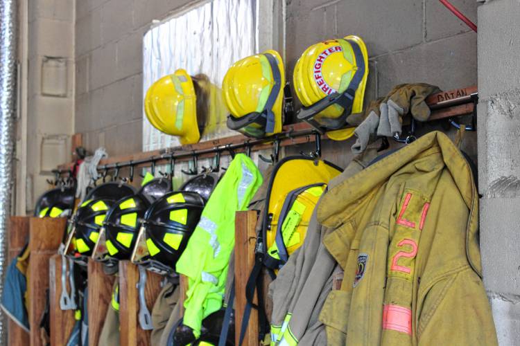 The House and Senate approved and sent to Gov. Maura Healey a measure that would require a manufacturer or person that sells firefighting personal protective equipment to any person or government agency to provide, beginning Jan. 1, 2025, notice to the buyer at the time of sale if the equipment contains toxic per- and polyfluoroalkyl substance chemicals, known as PFAS. The House and Senate approved and sent to Gov. Maura Healey a measure that would require a manufacturer or person that sells firefighting personal protective equipment to any person or government agency to provide, beginning Jan. 1, 2025, notice to the buyer at the time of sale if the equipment contains toxic per- and polyfluoroalkyl substance chemicals, known as PFAS.