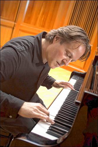 Pianist Steven Schoenberg is set to perform at the 1794 Meetinghouse at 4 p.m. on Sunday, Sept. 8.