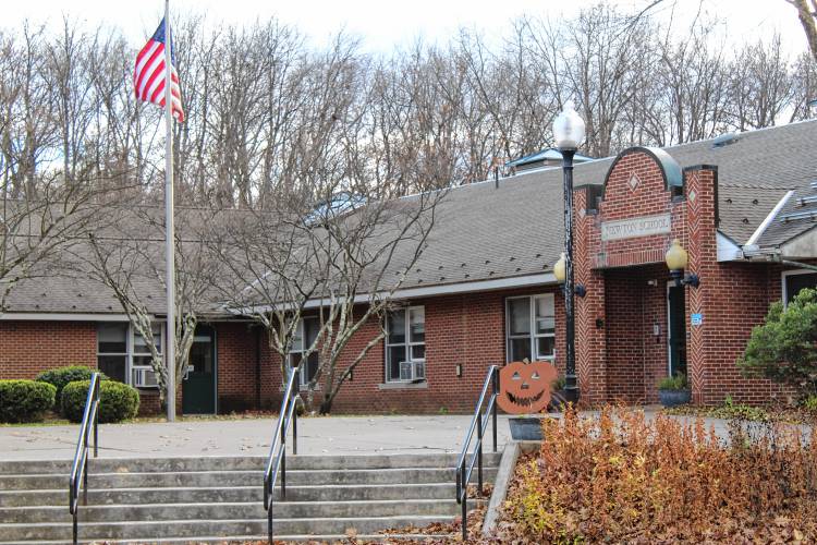 Newton School in Greenfield. Newton School in Greenfield.